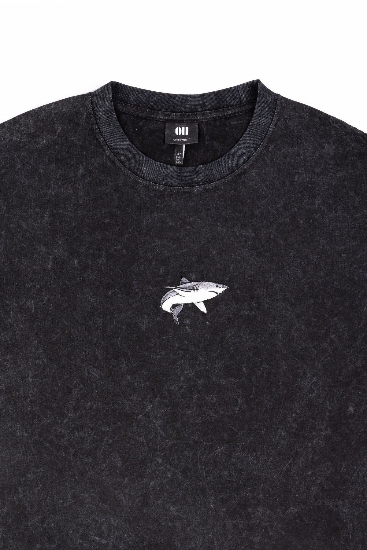 Köpekbalığı Nakışlı Yıkamalı Oversize T-Shirt M - Siyah