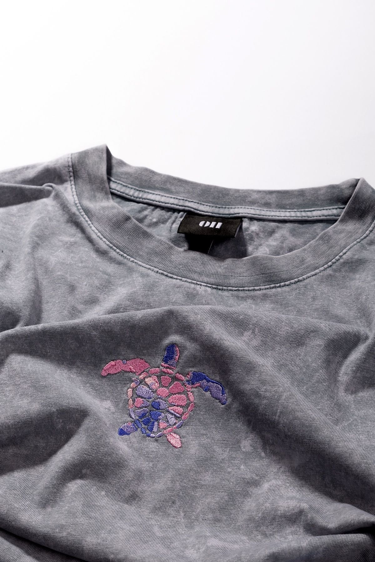 Kaplumbağa Nakışlı Yıkamalı Oversize T-Shirt