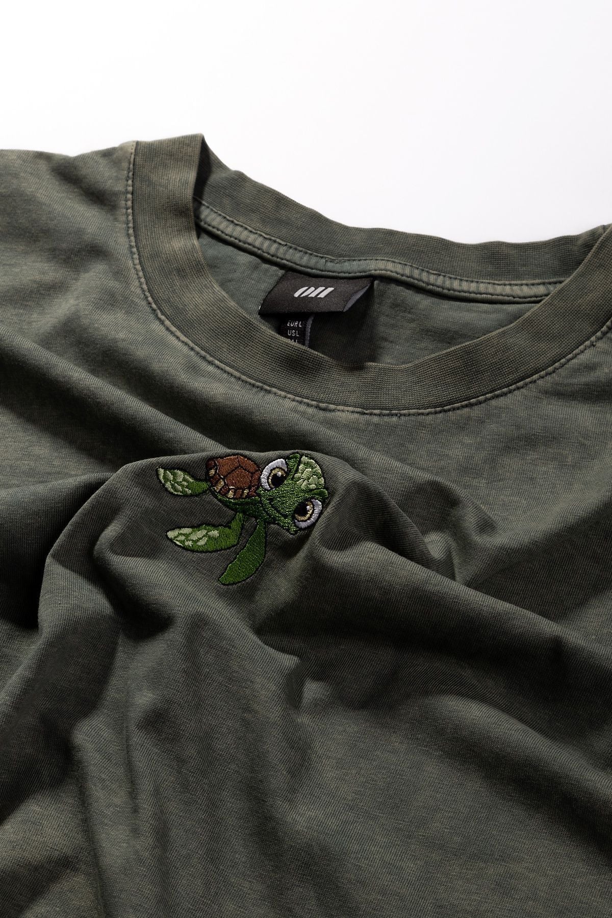 Kaplumbağa Crush Nakışlı Yıkamalı Oversize T-Shirt