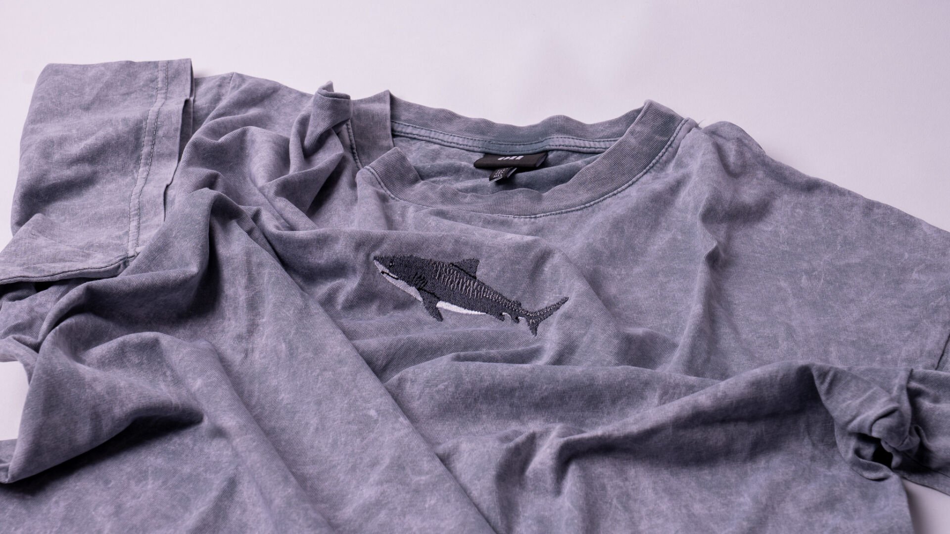 Kaplan Köpek Balığı Nakışlı Yıkamalı Oversize T-Shirt